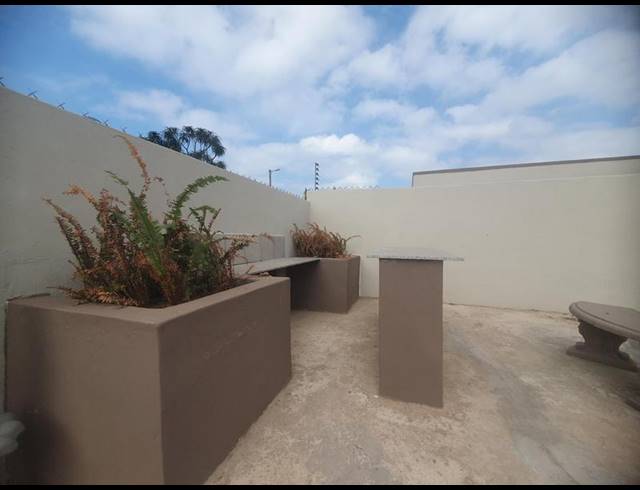 4 BEDROOM HOUSE FOR SALE IN MANABA BEACH